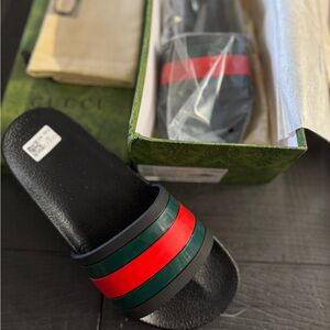 Gucci Black Slide Sandals with Green and Red Signature Stripes
